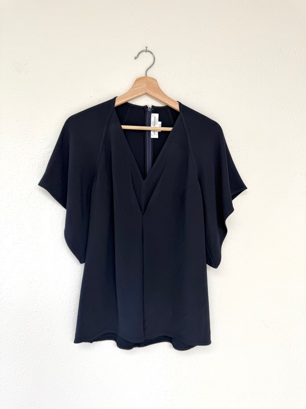 VICTORIA BECKHAM navy V neck structured crepe flutter sleeve blouse / size 6